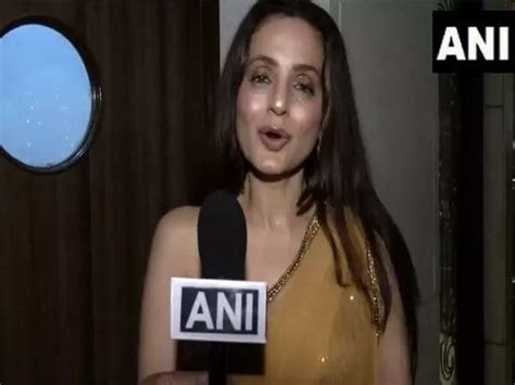 Ameesha Patel drops videos from the beach: ‘Hope I could be as。